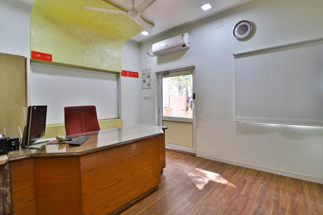 Oyo Milan Party Hall Vadodara Exterior foto